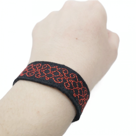 Bratara din fetru cu broderie [1]