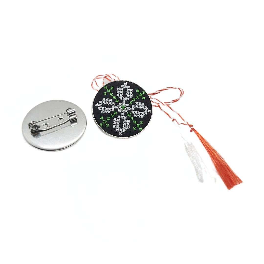 Brosa de inox cu broderie traditionala Alb si verde