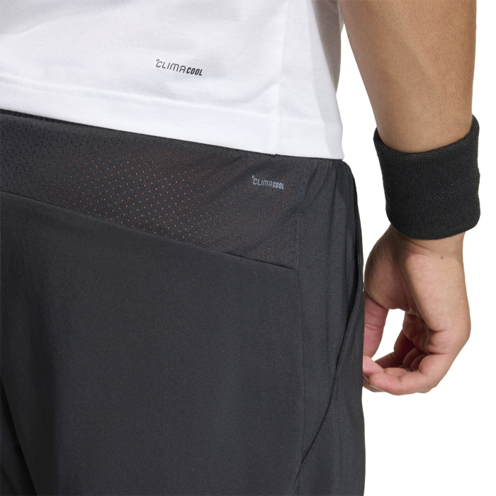 Short Adidas Barbati Club 2in1 Black/Orange este un short tehnic 2 in 1 cu inner shorts integrat, CLIMACOOL, talie elastica cu snur si croiala slim fit, perfect pentru tenis si antrenamente. [4]