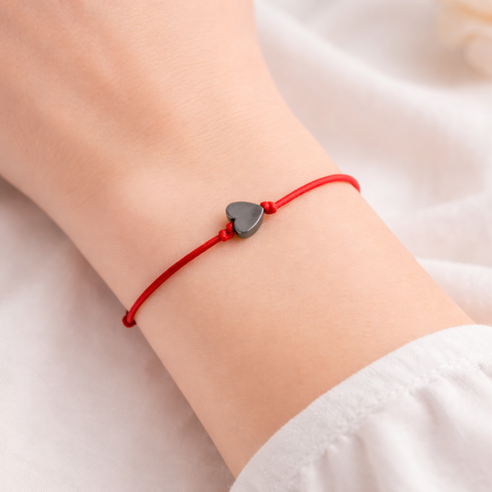 Brățară cu Inimioară din Hematit și Șnur Roșu Reglabil [2]