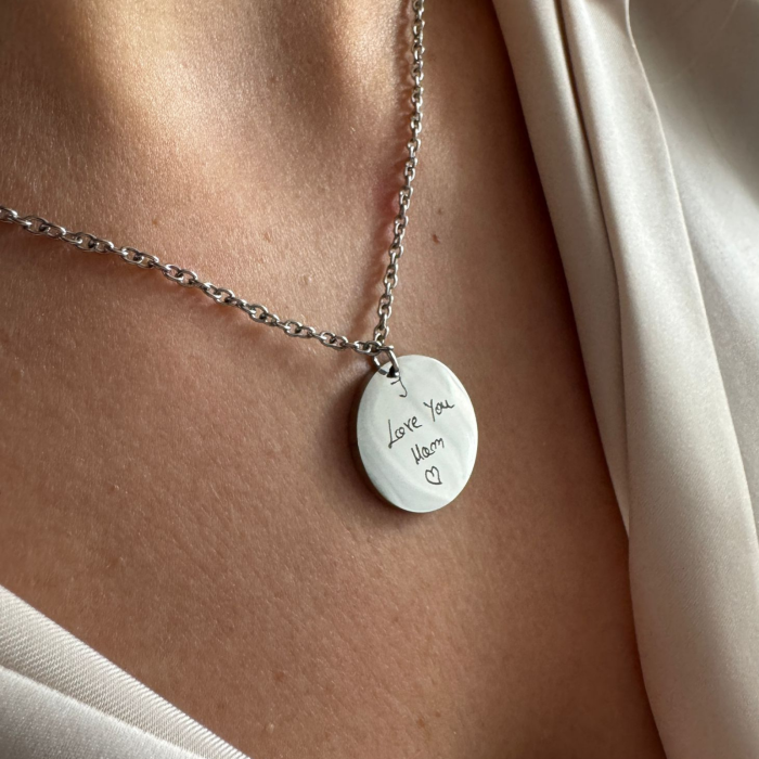 Lănțișor Damă cu Bănuț Personalizat cu Scris de Mână – Inox Argintiu, Gravură Laser [1]