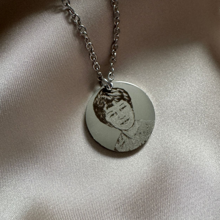 Lănțișor Damă cu Bănuț Personalizat Foto și Text – Inox Argintiu, Gravură Laser [4]