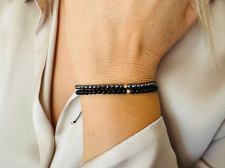 Brățară Unisex cu Hematit Fațetat 3 mm și 3 Biluțe de Aur 14K – Simbol al Prețuirii și Forței Interioare [1]