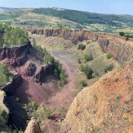 De 1 Decembrie  la Vulcanul Racoș și Lacul de Smarald  [1]