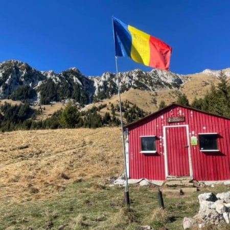 Drumeții - În drumeție la Refugiul Grind prin Poiana Grind