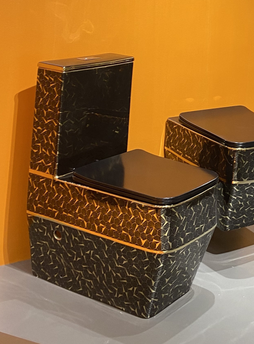 Set vas WC cu capac slim, montare pe podea, Rimless, evacuare laterală, finisaj negru/auriu  67 × 37 × 80 cm - T2133EBG7 [1]