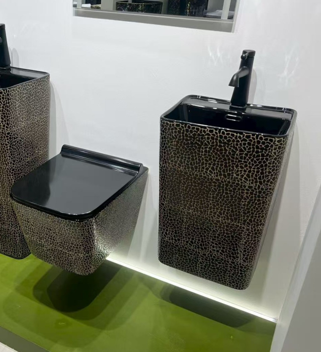 Vas WC suspendat cu capac, Rimless, finisaj negru glazurat/auriu – 51,5 × 36 × 36 cm - T3210CR4 [3]