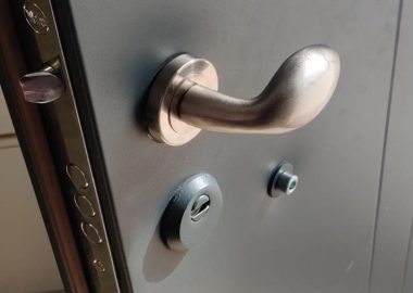 Deblocare Butuc Usa - Solutii Rapide si Eficiente