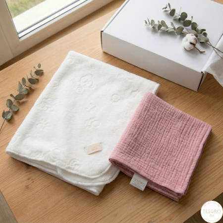 Păturici - set-îmbrățișarea-delicată-roz