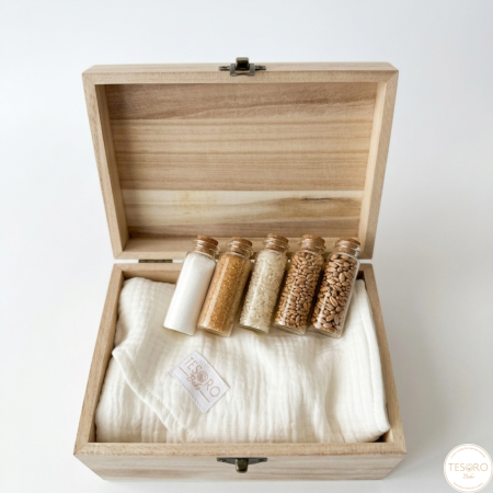 Seturi cadou - Set Prima Băiță cu Nașii Tesoro Bebe, Prosop Muselină Personalizat și Cutie Lemn