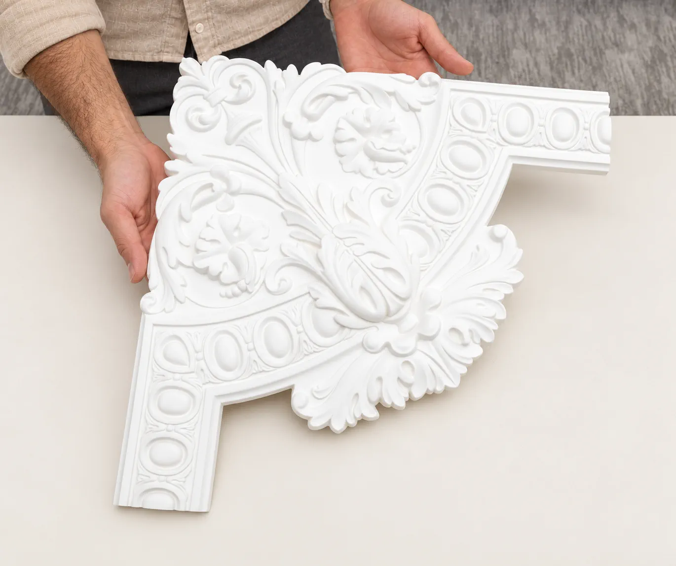 Coltar decorativ pentru chenar perete din poliuretan 38.5 x 38.5 cm - CR702A [2]