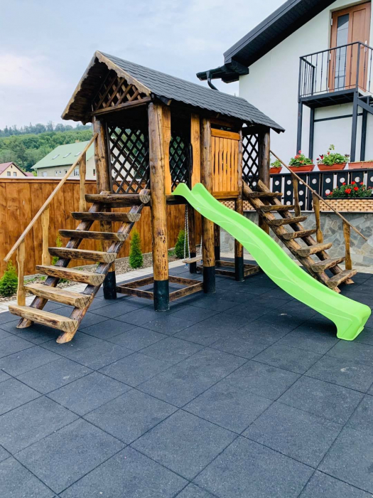 Loc de joacă din lemn masiv – bucuria copiilor și un plus de eleganță pentru grădina ta [7]