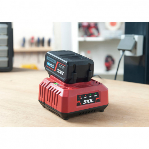 SKIL 3112 BA, Set incarcator si doi acumulatori Li-Ion 20V Max, 4.0Ah, PWRCORE 20, indicator LED [1]