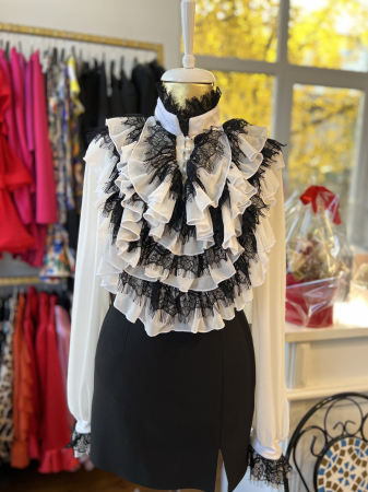 Noutati - Camasa cu volane din dantela