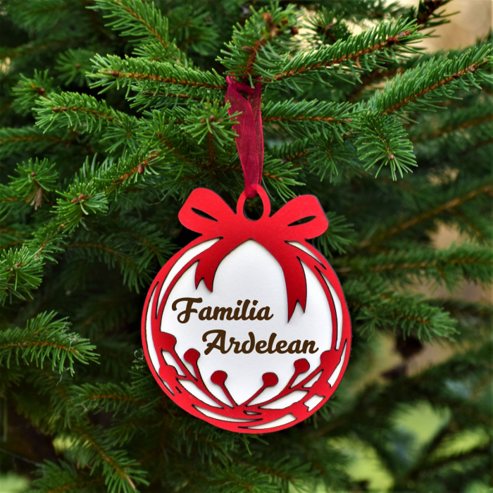 glob-personalizat-din-lemn-cu-nume-de-familie [1]