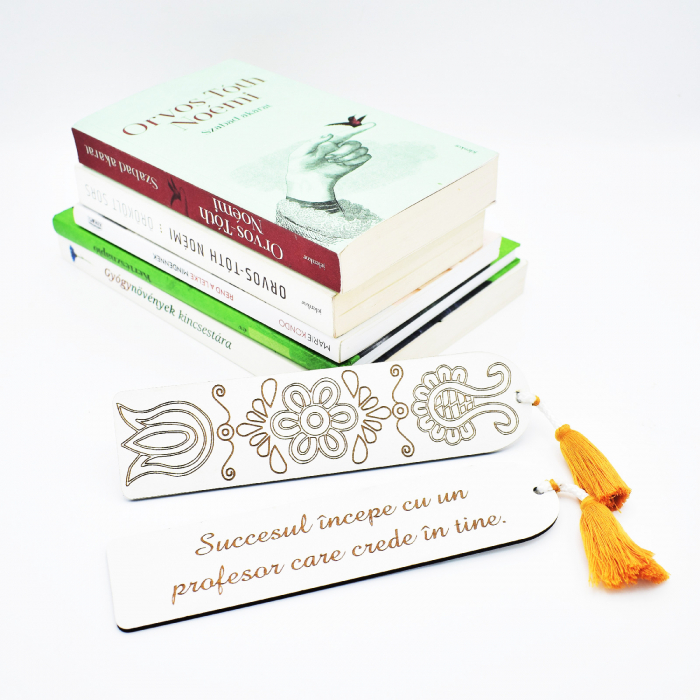 semn-de-carte-din-lemn-gravat-absolvire [1]