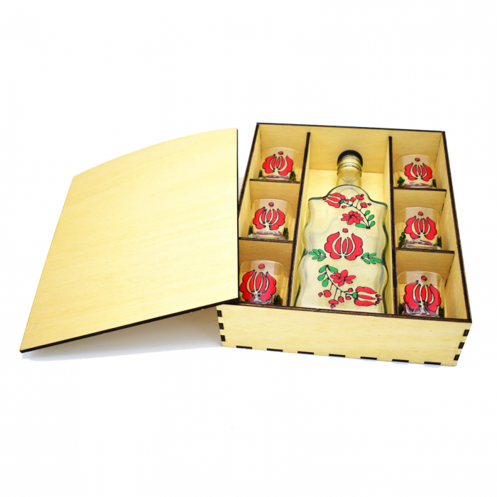 set-pentru-palinca-cu-motive-florale-populare [2]