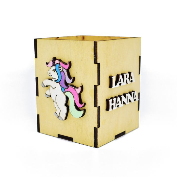 suport-din-lemn-pentru-creioane-personalizat-unicorn [1]