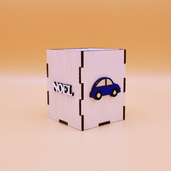 suport-din-lemn-pentru-creioane-personalizat-masina [2]