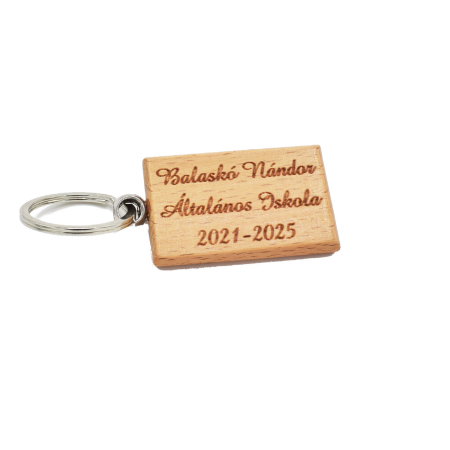 breloc-din-lemn-personalizat-absolvire