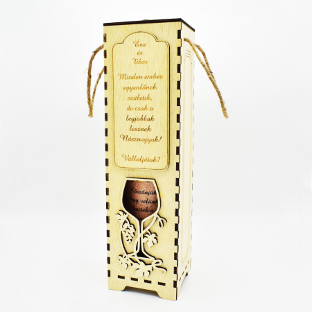 Produse in limba maghiara - cutie-pentru-vin-cu-text-gravat-personalizat-nasznagyfelkero