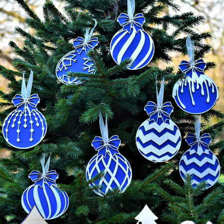 Decoratiuni CRACIUN personalizate - set-globuri-de-craciun-din-lemn-albastru-argintiu