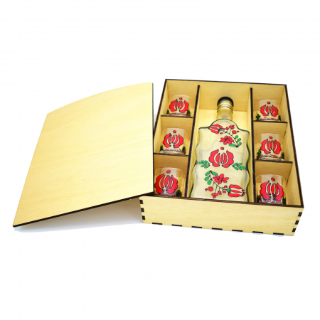 set-pentru-palinca-cu-motive-florale-populare [1]