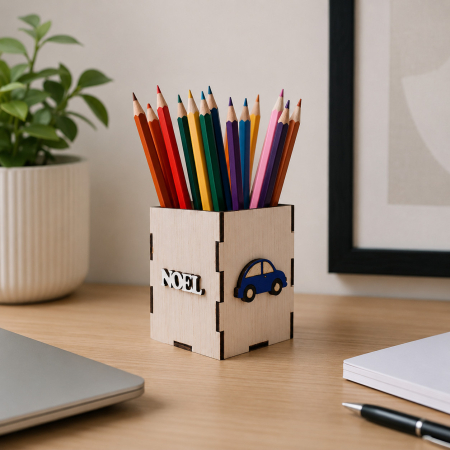Camera copilului - suport-din-lemn-pentru-creioane-personalizat-masina