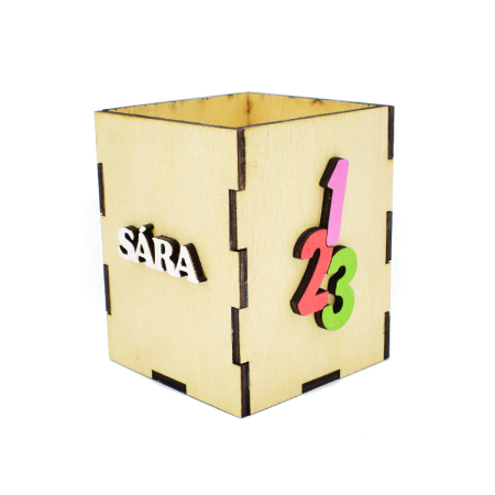 Camera copilului - suport-din-lemn-pentru-creioane-personalizat-rechizite