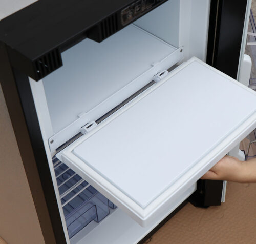 105 litri ÎxLxA: 81×47,5×53 cm cu compartiment congelator versiunea a 2-a [7]