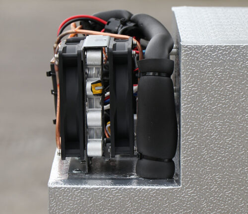 105 litri ÎxLxA: 81×47,5×53 cm cu compartiment congelator versiunea a 2-a [12]