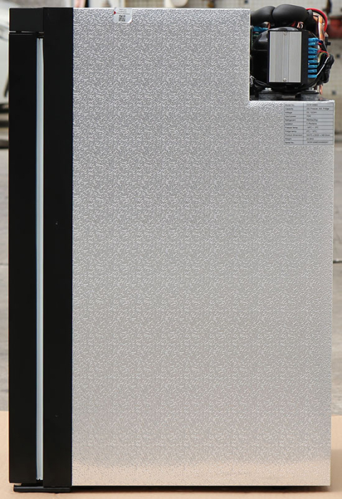 105 litri ÎxLxA: 81×47,5×53 cm cu compartiment congelator versiunea a 2-a [15]