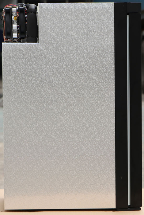 105 litri ÎxLxA: 81×47,5×53 cm cu compartiment congelator versiunea a 2-a [17]