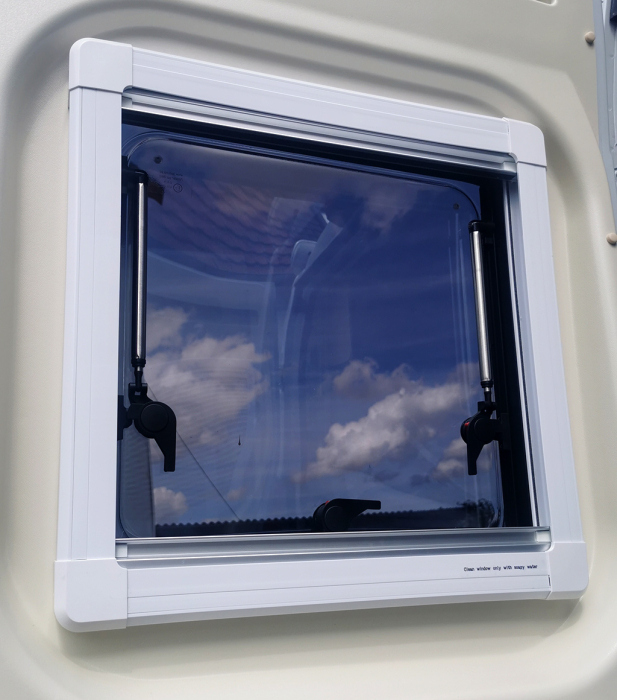 Copertină fumurie pentru vehicule curbate (cu perete dublu, montare încastrată, 3 rame) [21]