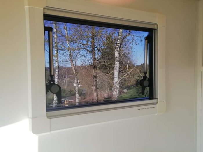 Copertină fumurie pentru vehicule curbate (cu perete dublu, montare încastrată, 3 rame) [16]