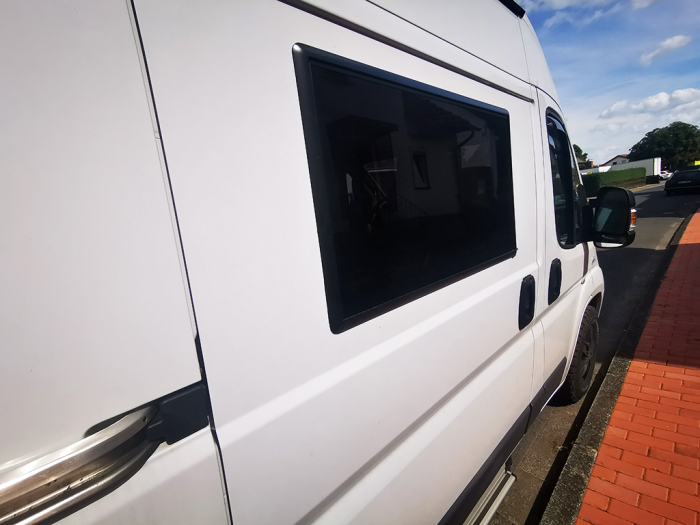 Copertină fumurie pentru vehicule curbate (cu perete dublu, montare încastrată, 3 rame) [24]