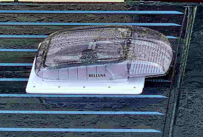 Fereastră de mansardă Super Fan cu ventilator, telecomandă, plasă antiinsecte și jaluzele opace 400×400 mm (Generația 3.0) [23]