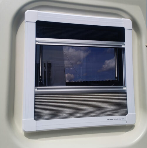 Fereastră glisantă fumurie (cu perete dublu, încastrată, 3 rame) - Copie [6]