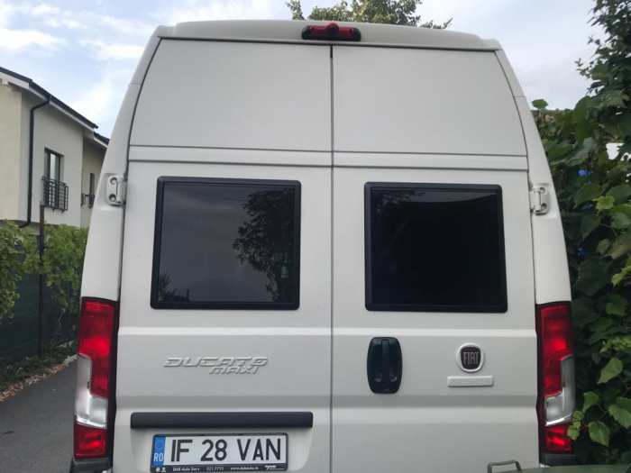 Fereastră tip copertină (cu perete dublu, montată încastrat, 3 rame) cu jaluzele [6]