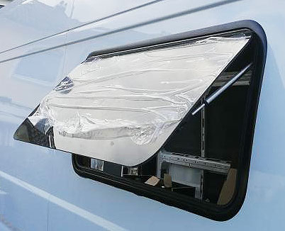 Geam termopan cu geam termopan, ușor fumuriu, pentru vehicule curbate (cu pereți dubli, montat încastrat, 3 rame) [6]