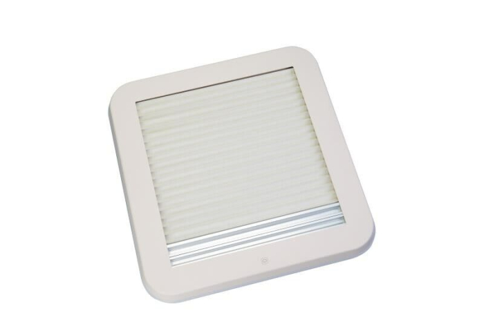 Trapă de acoperiș cu geam termopan, plasă de insecte și jaluzele opace 400×400 [7]