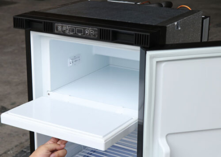 105 litri ÎxLxA: 81×47,5×53 cm cu compartiment congelator versiunea a 2-a [5]