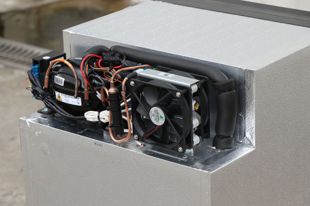 105 litri ÎxLxA: 81×47,5×53 cm cu compartiment congelator versiunea a 2-a [10]