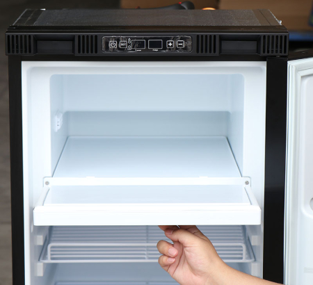 105 litri ÎxLxA: 81×47,5×53 cm cu compartiment congelator versiunea a 2-a [4]