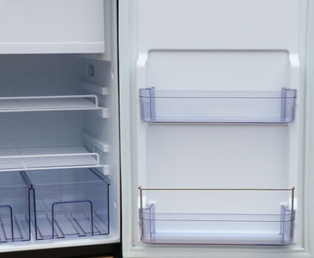 105 litri ÎxLxA: 81×47,5×53 cm cu compartiment congelator versiunea a 2-a [9]