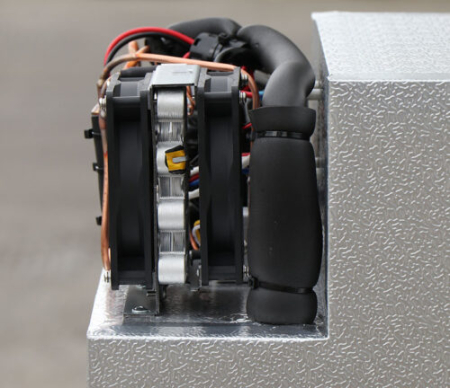 105 litri ÎxLxA: 81×47,5×53 cm cu compartiment congelator versiunea a 2-a [11]