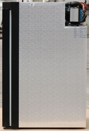 105 litri ÎxLxA: 81×47,5×53 cm cu compartiment congelator versiunea a 2-a [14]