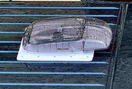 Fereastră de mansardă Super Fan cu ventilator, telecomandă, plasă antiinsecte și jaluzele opace 360×360 mm [22]