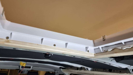 Fereastră de mansardă Super Fan cu ventilator, telecomandă, plasă antiinsecte și jaluzele opace 360×360 mm [20]