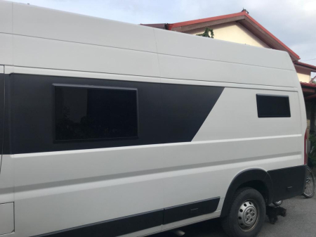 Fereastră tip copertină (cu perete dublu, montată încastrat, 3 rame) cu jaluzele [4]